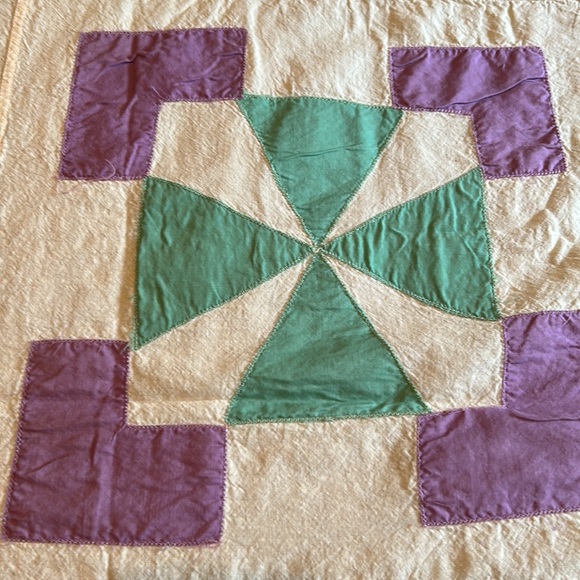 VINTAGE Quilted Twin Size Bed Cover with Scalloped Edges - Picture 2 of 7